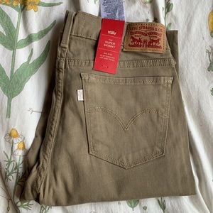 Levi’s midrise 710 super skinny jeans. 27 X 30